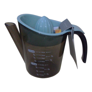 Extractor de jugos con medidas.