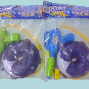 Pistola de agua con mochila.