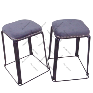 Asiento banquito de metal.