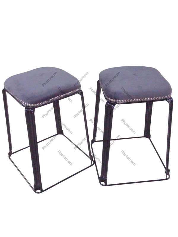 Asiento banquito de metal.