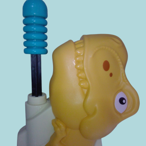 Pistola de agua figura de dinosaurio.