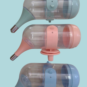 Dispensador de agua para aves.
