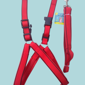 Pechera ajustable con su correa.