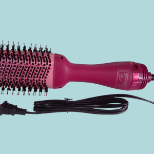 Cepillo estilizador para cabello largo.