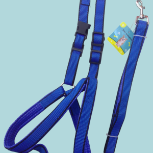 Pechera ajustable con correa para mascotas.