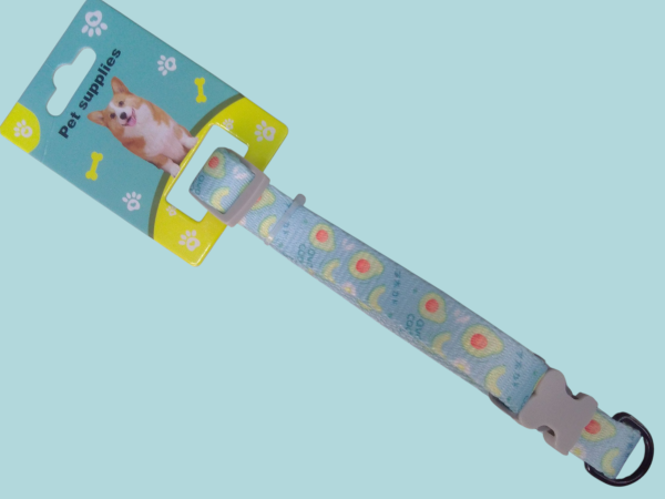 Collares para mascotas ajustables.