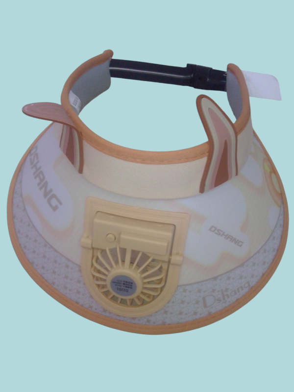 Gorra con abanico.