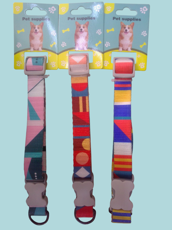 Collares para mascotas ajustables.
