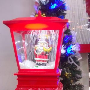 Farol de pedestal con santa Claus.