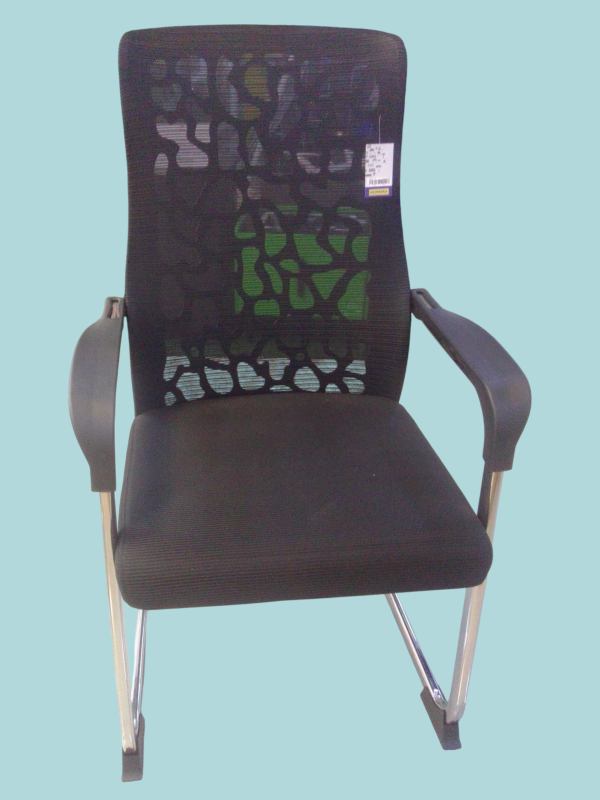 Silla para escritorio de malla con base de metal.3