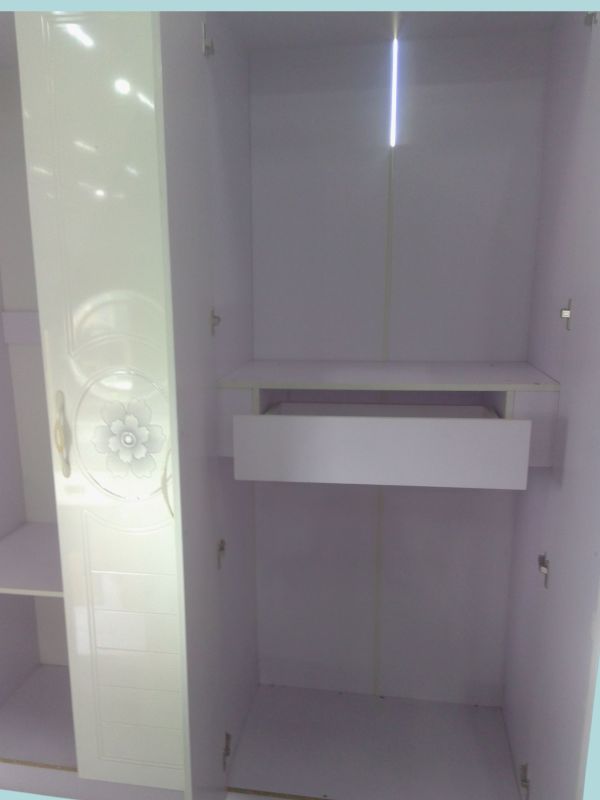 Ropero de 4 puertas. - Imagen 2