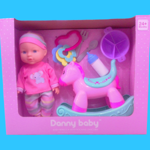 BEBÉ CON SU CABALLITO. DANNY BABY.