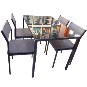 Mesa para terraza color negro.