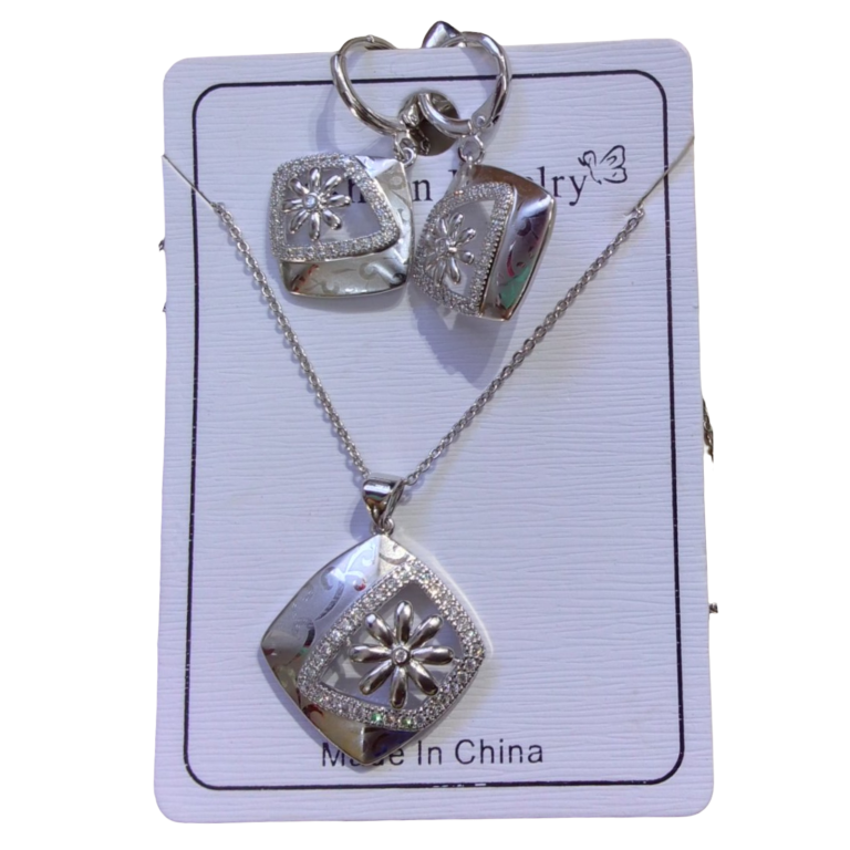 Prendas de fantasía plateado.