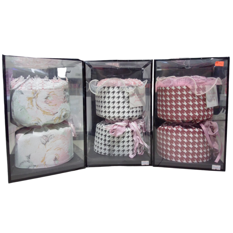 Caja de regalo, ramillete de rosas. Best Wishes to you ofrecer.