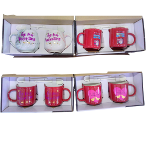 Set de 2 tazas de porcelana con sus cucharas.