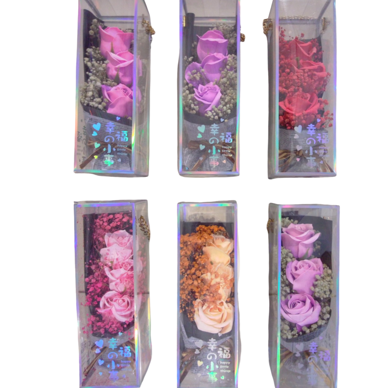 Estuche floral ramillete con rosas.