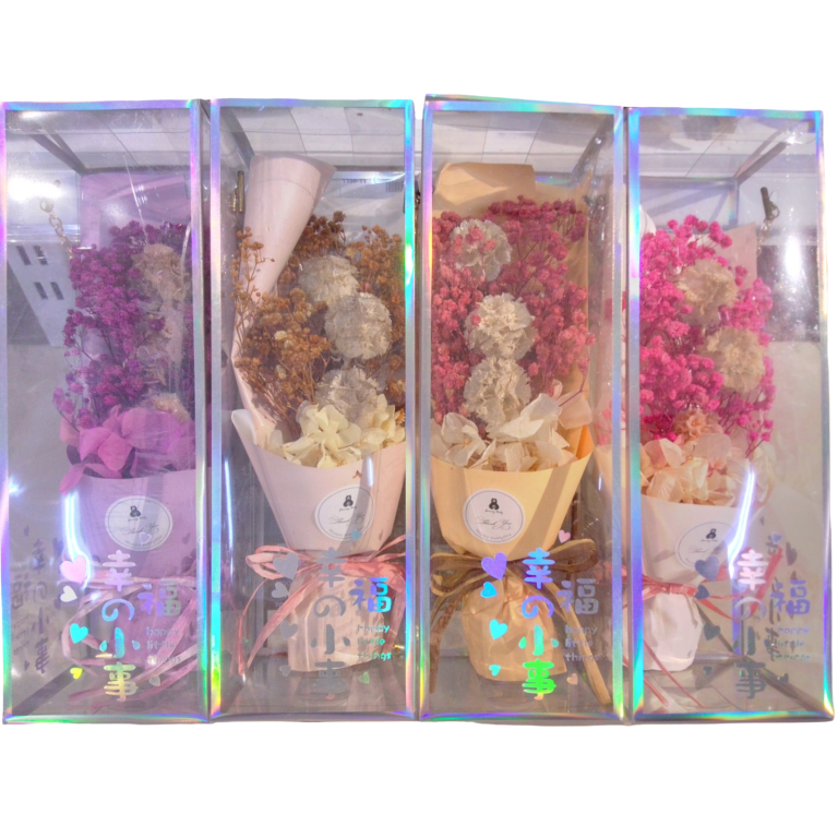 Estuche floral con ramillete de flores.